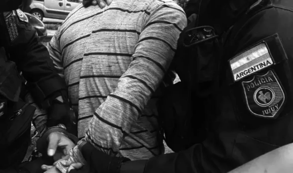 Detuvieron a un hombre por acto obsceno en escuela primaria de Alto Comedero