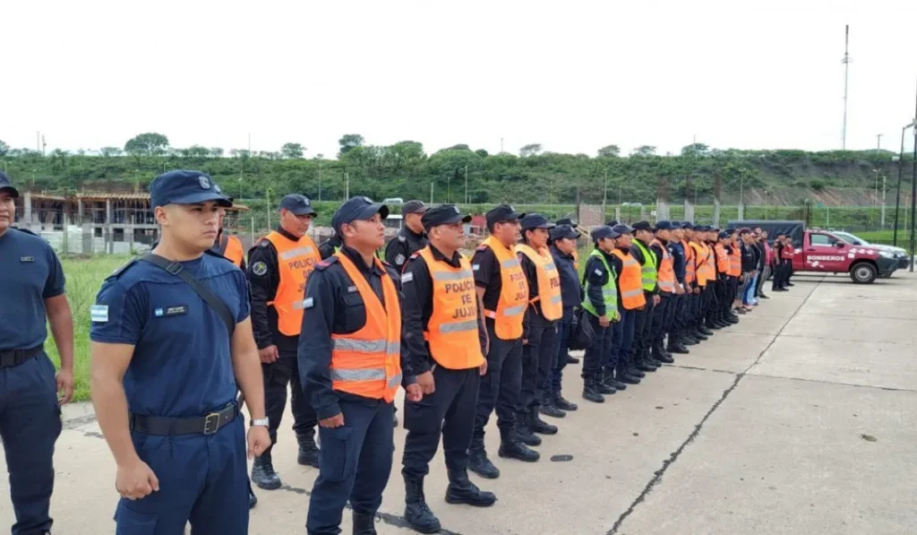 Protesta de familias policiales por salario básico insuficiente en Jujuy