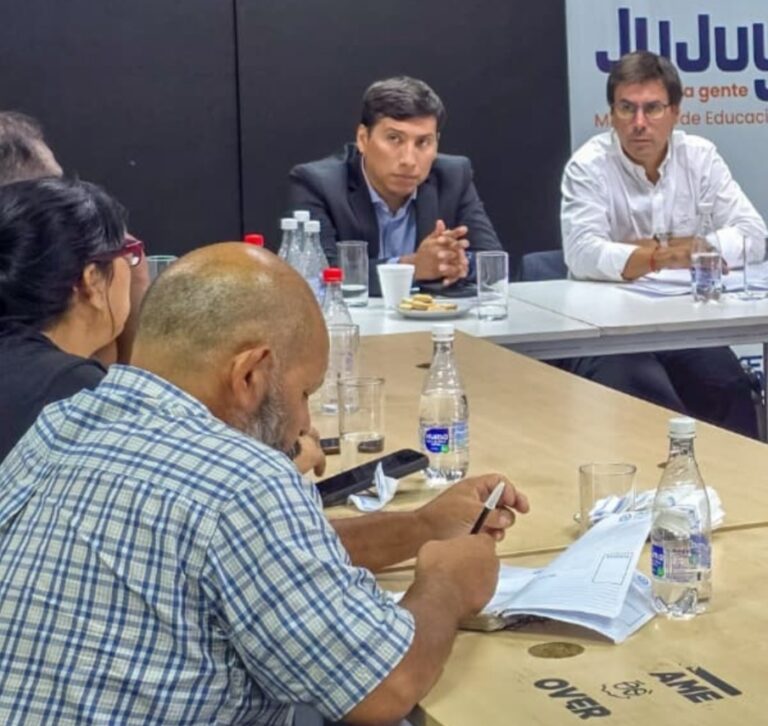 Gobierno provincial retoma diálogos sobre negociaciones salariales Jujuy