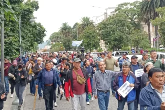 Cientos exigen aumentos: reclamo salarial policía genera movilización en Jujuy