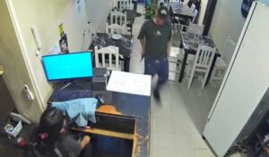 Capturan a un sujeto acusado de robo a mano armada en San Pedrito