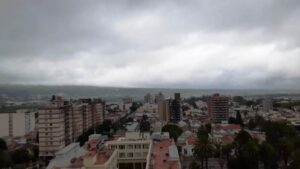 Pronóstico del tiempo fresco e inestable para el martes en San Salvador