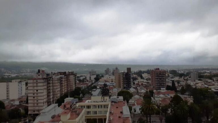 Pronóstico del tiempo fresco e inestable para el martes en San Salvador