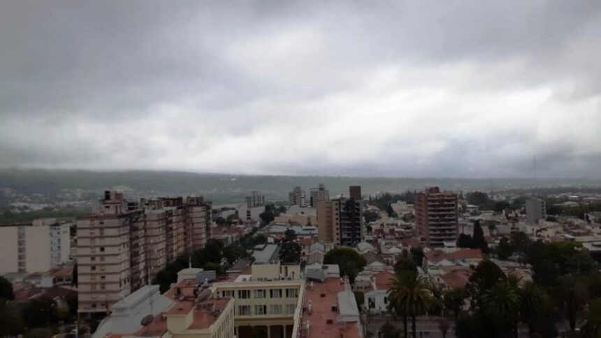 Pronóstico del tiempo fresco e inestable para el martes en San Salvador