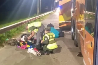 Madre e hijo a juicio por trata de personas adolescente como correo de droga