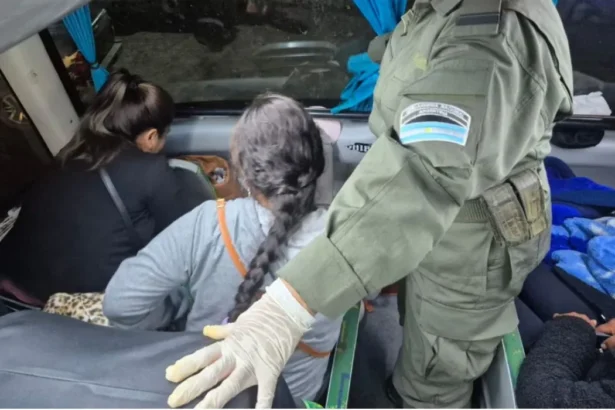 Detienen a dos mujeres con 156 cápsulas de cocaína en Tucumán