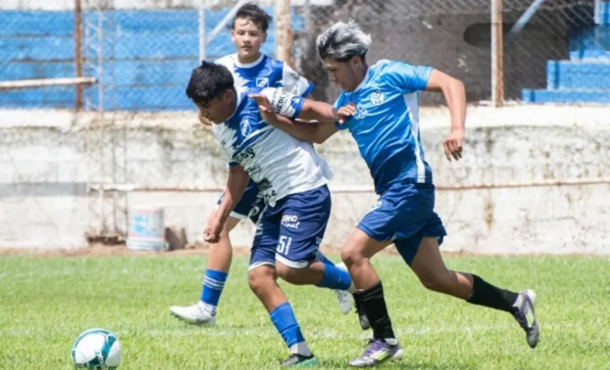 Las finales de fútbol juvenil definen campeones en La Tablada