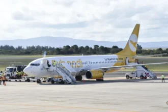 Evacuación de avión en Jujuy por amenaza de bomba en el Aeropuerto Horacio Guzmán