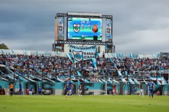 Regresan los hinchas visitantes al estadio 23 de Agosto en prueba piloto