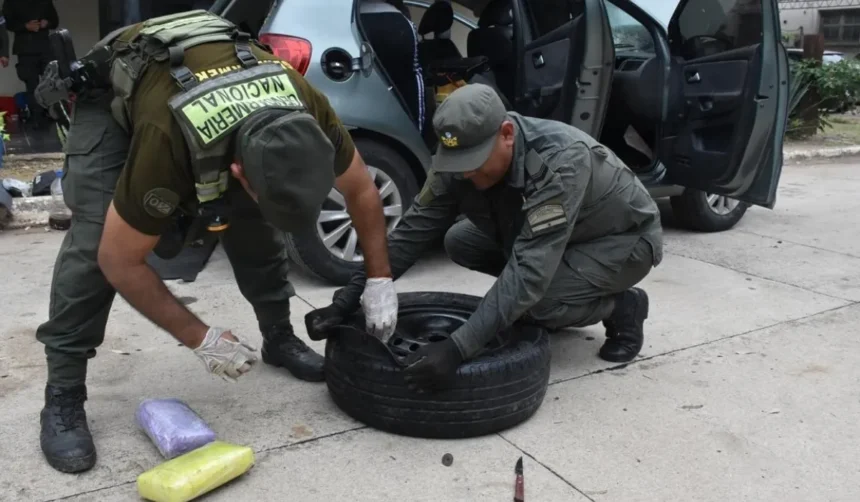 Detienen a un hombre con más de 11 kilos de cocaína oculta en vehículo