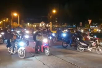 Picada de motos en Jujuy dejó a una joven embarazada herida tras choque en cadena