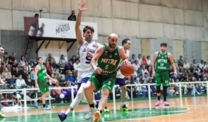 El Carmen Básquet mantiene el liderato con victoria ante Mitre
