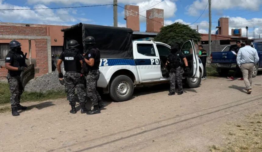 Allanamientos por amenazas a escuelas en Palpalá: secuestran dispositivos