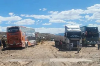 Grave choque de colectivo en la Puna: 27 pasajeros involucrados