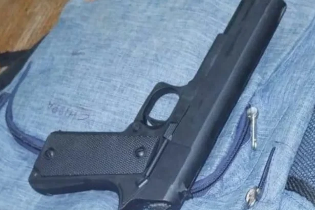 Réplicas de armas en escuela de Rodeíto: hallaron amenazas puntuales