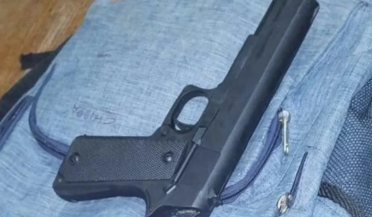 Réplicas de armas en escuela de Rodeíto: hallaron amenazas puntuales