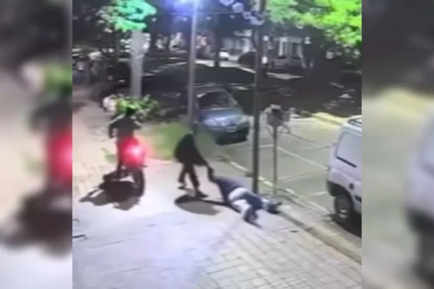 Asalto de motochorros en Luján: joven fue atacada a patadas