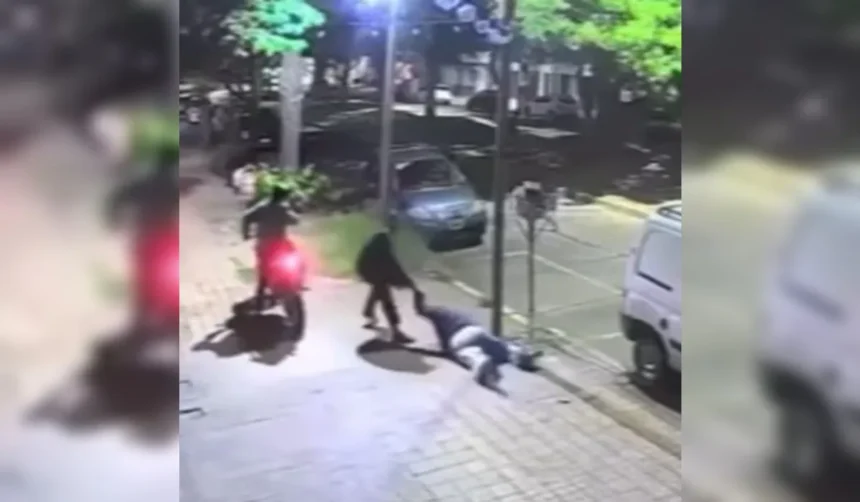 Asalto de motochorros en Luján: joven fue atacada a patadas