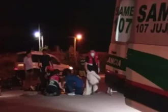 Grave choque en Yuto: un niño de 12 años y motociclista hospitalizados