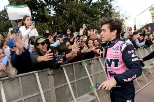 Franco Colapinto deslumbró a Buenos Aires con un espectacular road show de Fórmula 1