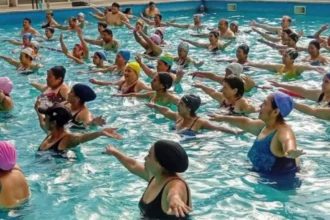 Actividad física en el agua: lanzan programa Comunidad Saludable para adultos