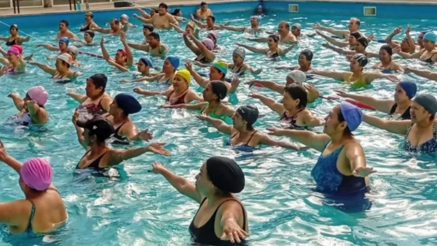 Actividad física en el agua: lanzan programa Comunidad Saludable para adultos