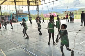 El mini vóley crece con gran participación en primer encuentro del año