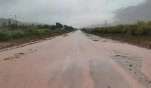 Cortes de rutas en Jujuy por crecidas de ríos y derrumbes