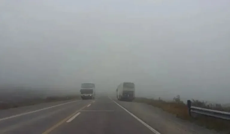 Rutas cortadas en Jujuy por neblina, derrumbes y crecida de ríos