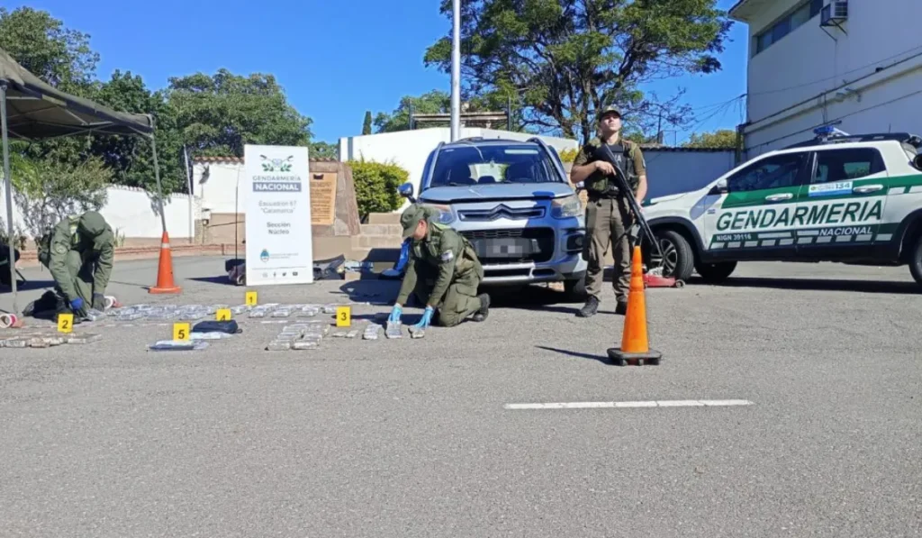 Detienen a conductor en Catamarca por transportar cocaína desde Jujuy