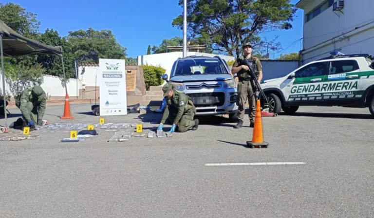 Detienen a conductor en Catamarca por transportar cocaína desde Jujuy