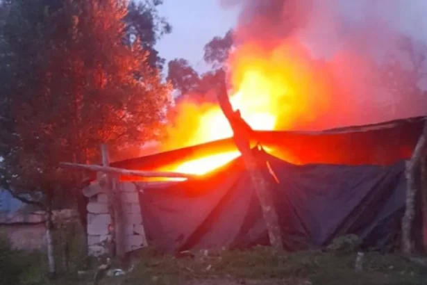 Violencia de género en Caimancito: atacó a su ex pareja y le incendió la casa