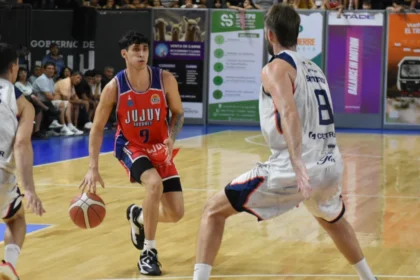 Jujuy Básquet igualó la serie ante Villa San Martín con victoria 81-78