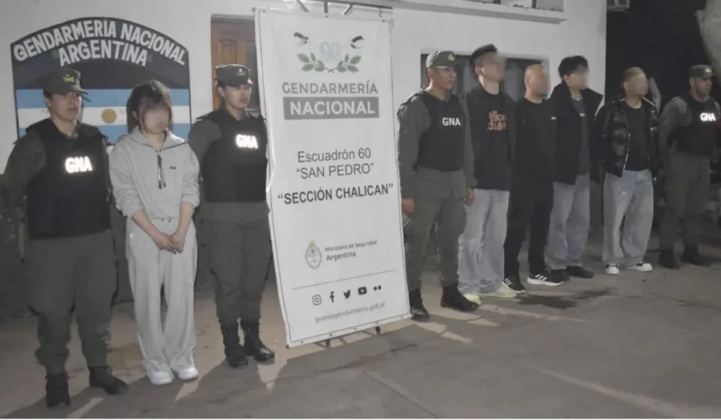 Expulsaron a cinco ciudadanos chinos que ingresaron ilegalmente al país