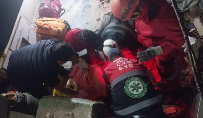 Derrumbe de pared por viento: una mujer herida en Campo Verde