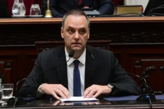 Adorni rechaza renunciar y defiende su gestión ante el Congreso