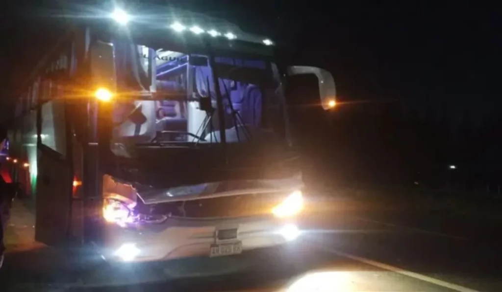 Investigan la muerte de una mujer en colectivo que salió de Jujuy