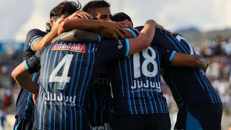 Gimnasia defiende el liderato ante San Martín en La Ciudadela