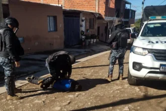 Detienen a sujeto que amenazaba peatones con un hierro en Chijra