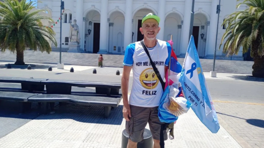 Gendarme retirado recorre la Argentina corriendo para concientizar sobre prevención del cáncer
