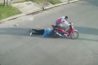 Robo de cartera en Perico: motochorro asaltó a una mujer a plena luz del día