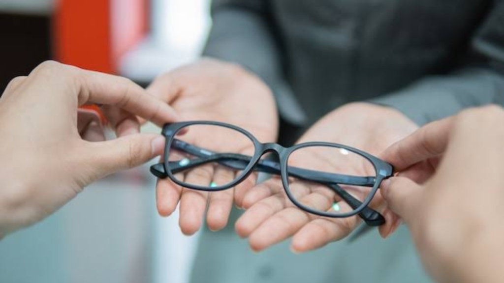 Controles visuales gratuitos y entrega de anteojos en toda Jujuy