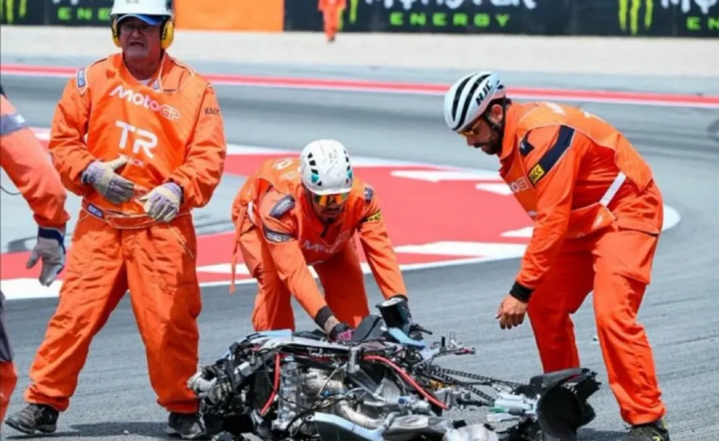 Grave accidente de MotoGP en Cataluña: preocupa el estado de Álex Márquez