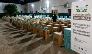 Gendarmería incautó más de 122 mil atados de cigarrillos y hojas de coca