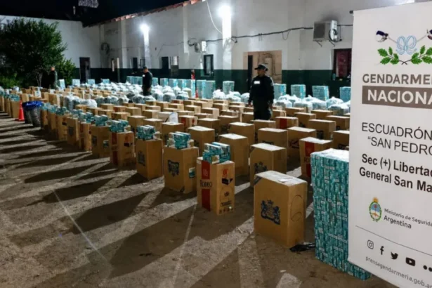 Gendarmería incautó más de 122 mil atados de cigarrillos y hojas de coca