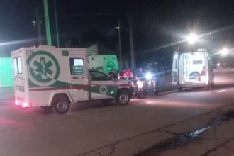 Dos menores atropellados por auto en fuga en Perico: hospitalizados