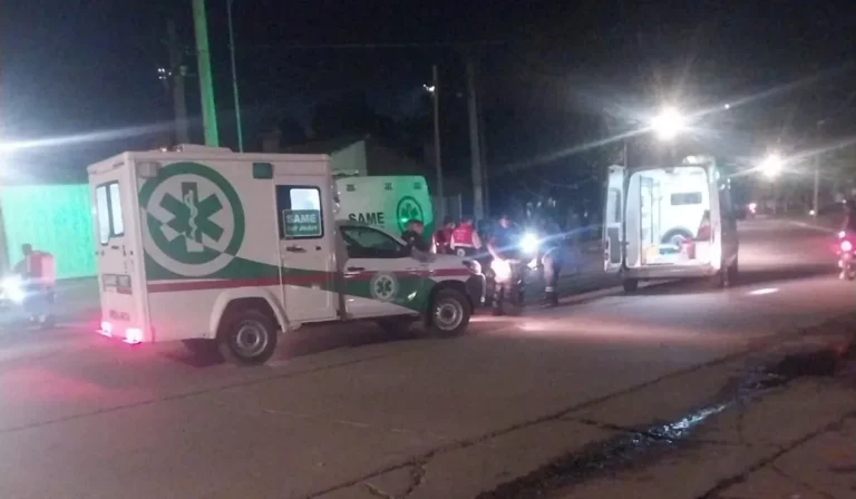 Dos menores atropellados por auto en fuga en Perico: hospitalizados