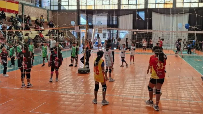 El encuentro de mini vóley fue una gran fiesta en Sociedad Española