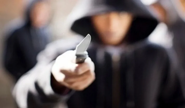 Ataque con arma blanca en el Mercado de Almirante Brown deja a un hombre herido