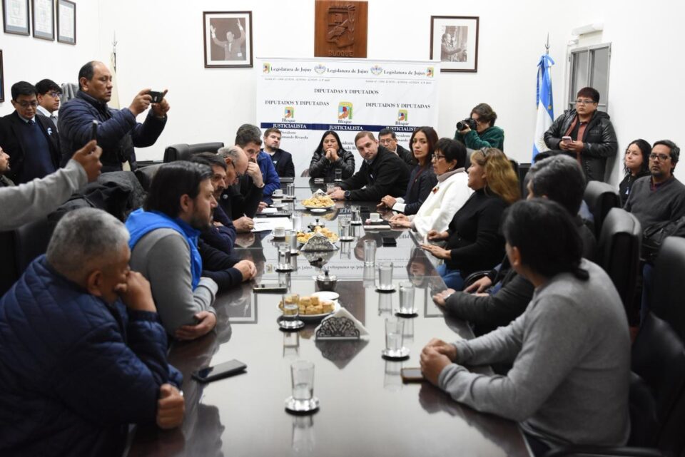 Representantes municipales debaten sobre los problemas del transporte interurbano